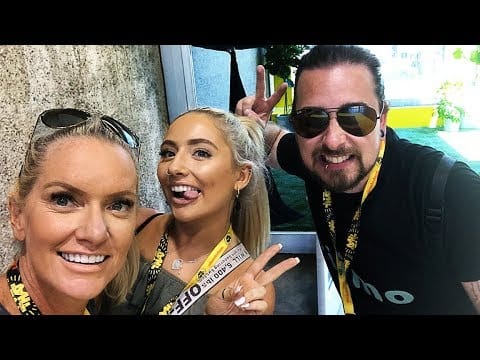 Socializing with Saffron Barker (VidCon 2019)